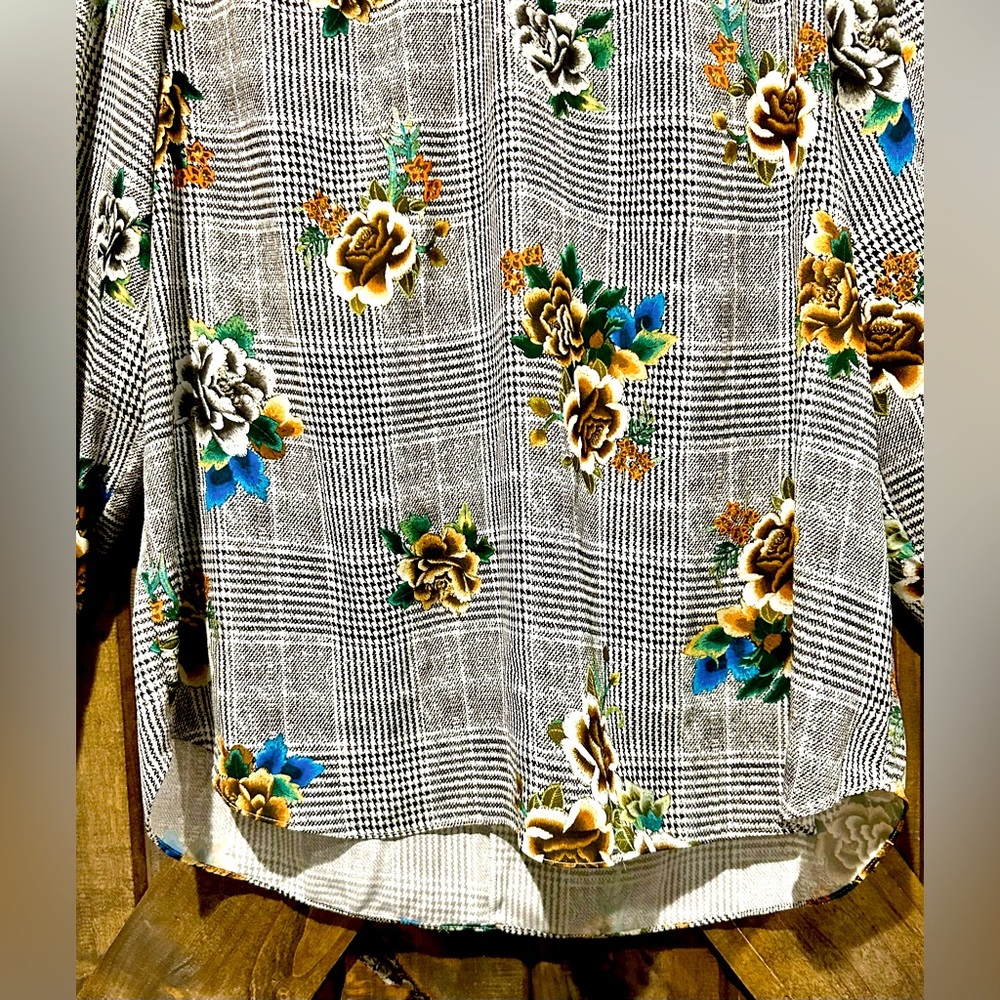 EUC Supply & Demand Checkered Floral Blouse Sz L - Picture 7 of 15